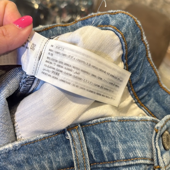Abercrombie & Fitch The Mom Shorts high rise Jean shorts, size 14 - Picture 6 of 7